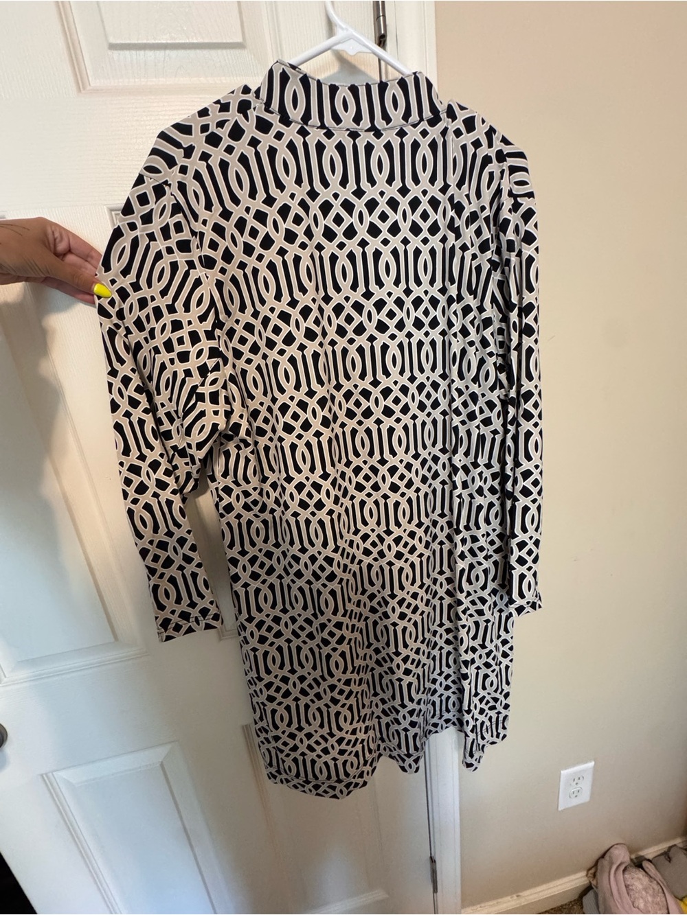 Lulu-B Black and Cream Geometric Zip Tunic - Picture 2 of 3